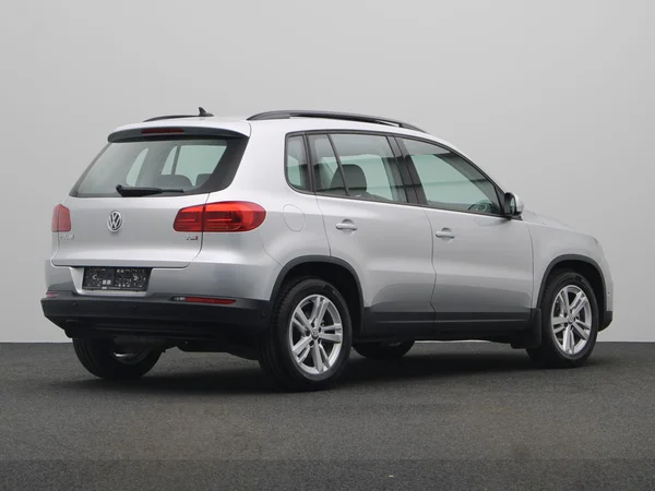 VOLKSWAGEN Tiguan (2016) — foto 12 van 19