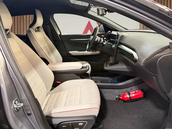 Renault Megane-E-Tech (2022) — foto 21 van 29