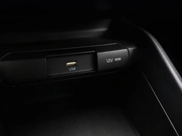 Kia Stonic (2022) — foto 17 van 34