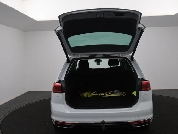 VOLKSWAGEN Passat Variant GTE (2022) — foto 20 van 30