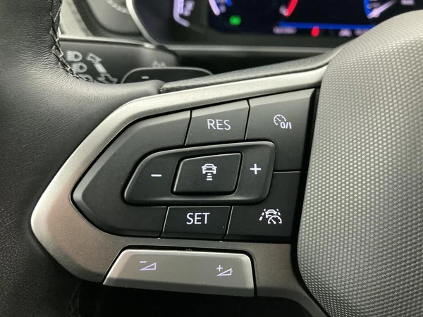 VOLKSWAGEN T-Cross (2025) — foto 3 van 36