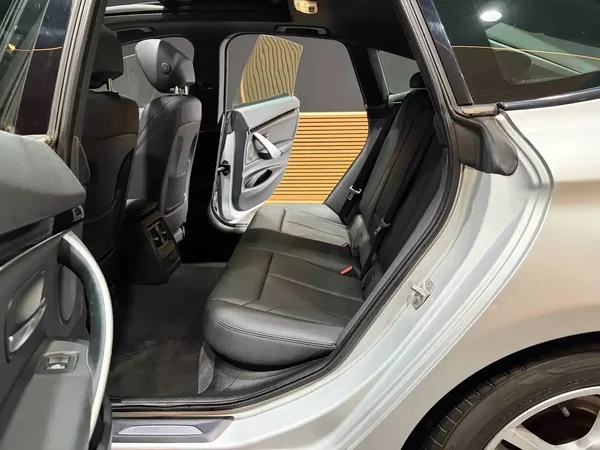 Bmw 318 (2014) — foto 13 van 24