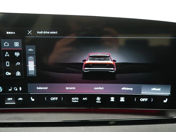 AUDI Q6 e-tron (2025) — foto 25 van 40