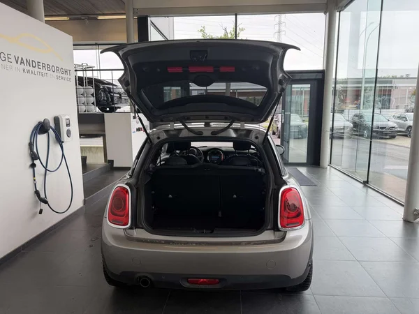 MINI One (2021) — foto 15 van 18