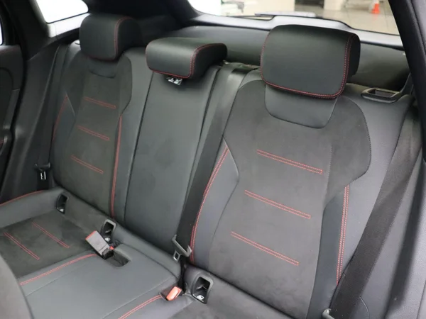 Mercedes-Benz GLA (2025) — foto 19 van 37