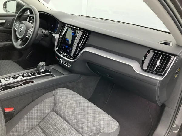 VOLVO V60 (2023) — foto 8 van 36