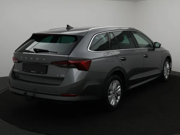 SKODA Octavia Combi (2024) — foto 12 van 24