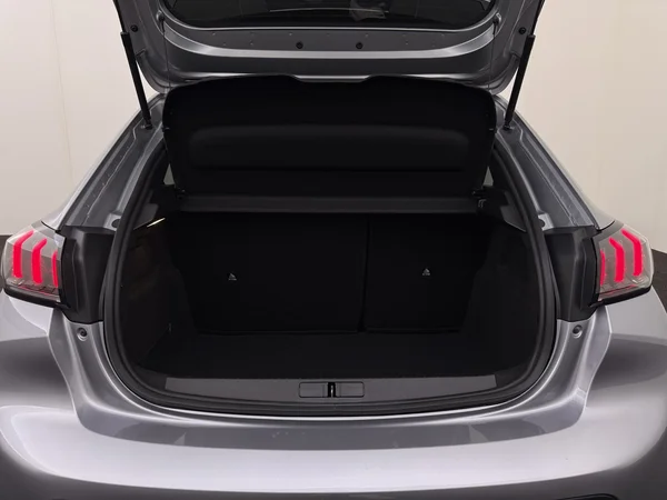 PEUGEOT 208 (2023) — foto 8 van 27