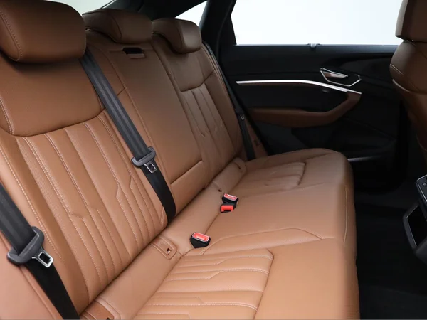 AUDI Q8 e-tron Sportback (2025) — foto 25 van 25