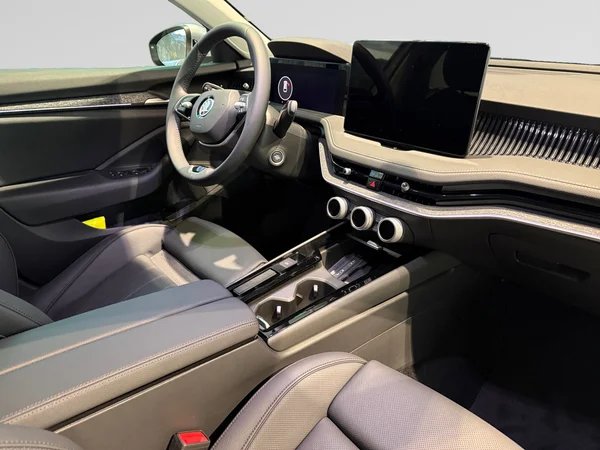 SKODA Superb Combi (2025) — foto 6 van 18