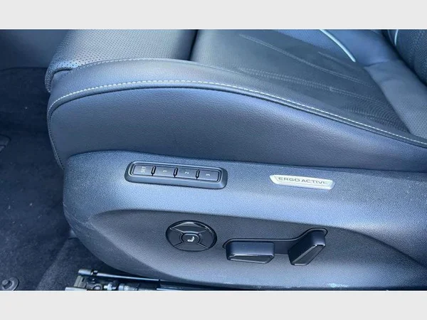 Volkswagen Passat SW (2024) — foto 7 van 36