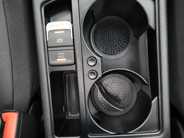VOLKSWAGEN Touran (2021) — foto 14 van 28