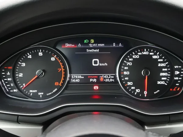 Audi A4 (2022) — foto 19 van 28