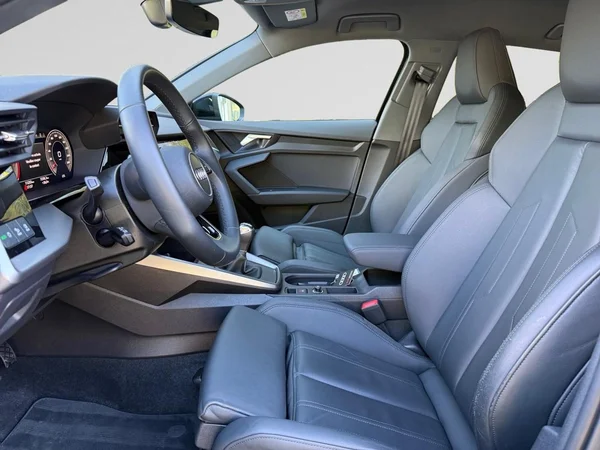 AUDI A3 Sportback (2023) — foto 14 van 17