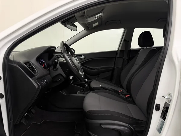 HYUNDAI i20 (2019) — foto 2 van 24