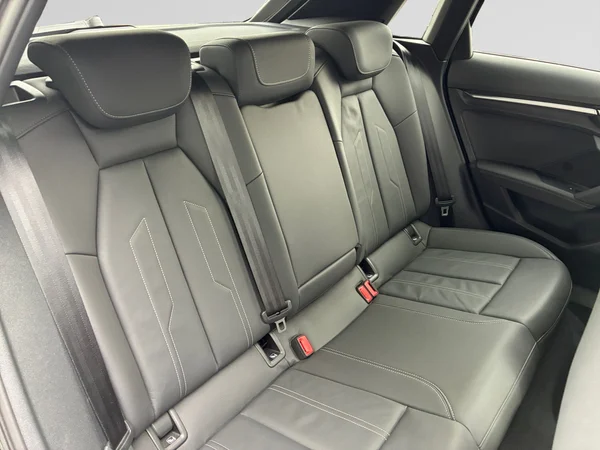 AUDI A3 Sportback (2023) — foto 2 van 23