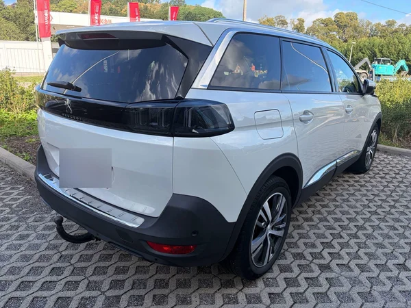 Peugeot 5008 (2021) — foto 13 van 18