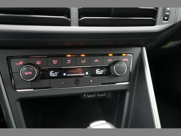 VOLKSWAGEN Polo (2018) — foto 11 van 25
