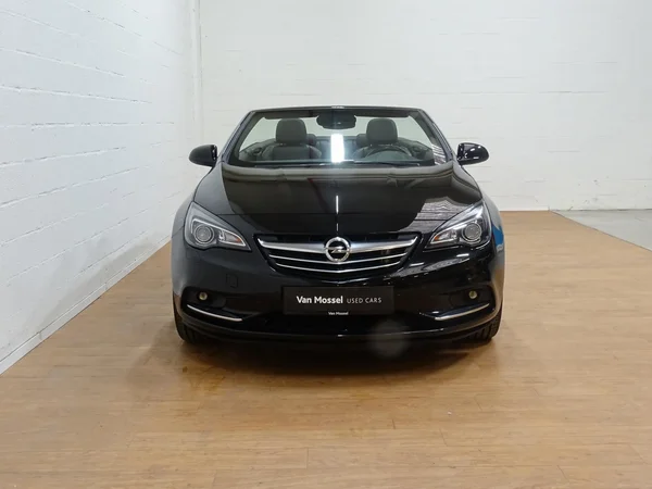 Opel Cascada (2018) — foto 12 van 27