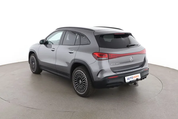 Mercedes-Benz EQA (2021) — foto 11 van 17