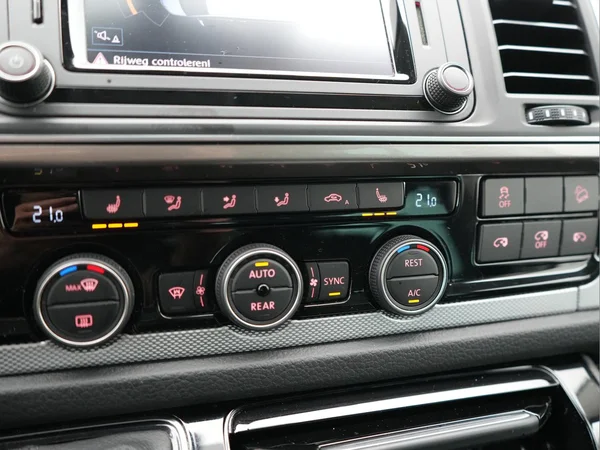 VOLKSWAGEN Transporter T6 1400 Caravelle Lwb (2017) — foto 14 van 25