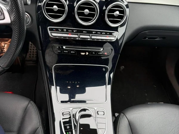 Mercedes-Benz GLC (2016) — foto 2 van 15