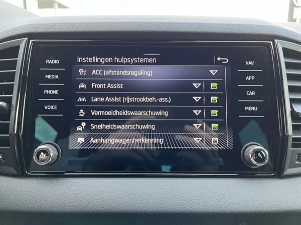 SKODA Karoq (2025) — foto 16 van 23