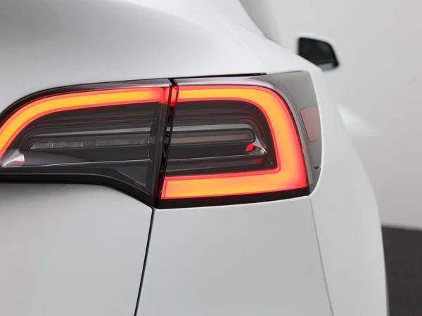 Tesla Model Y (2024) — foto 39 van 46