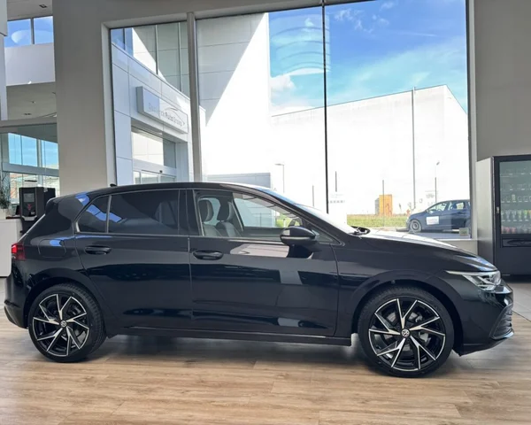 Volkswagen Golf (2021) — foto 25 van 30