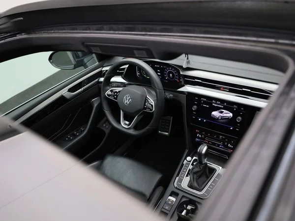 Volkswagen Arteon (2023) — foto 36 van 49