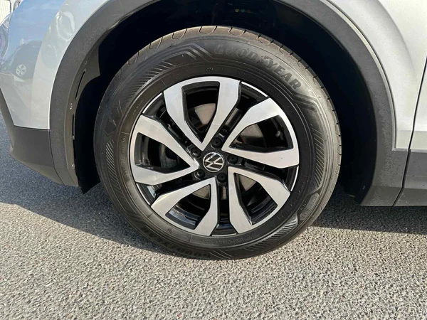 VOLKSWAGEN Tiguan (2021) — foto 13 van 24