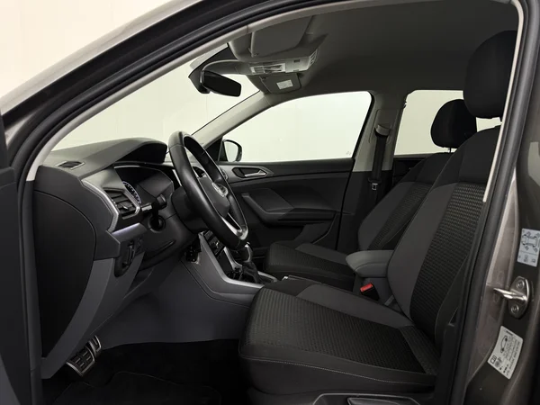 VOLKSWAGEN T-Cross (2021) — foto 2 van 26