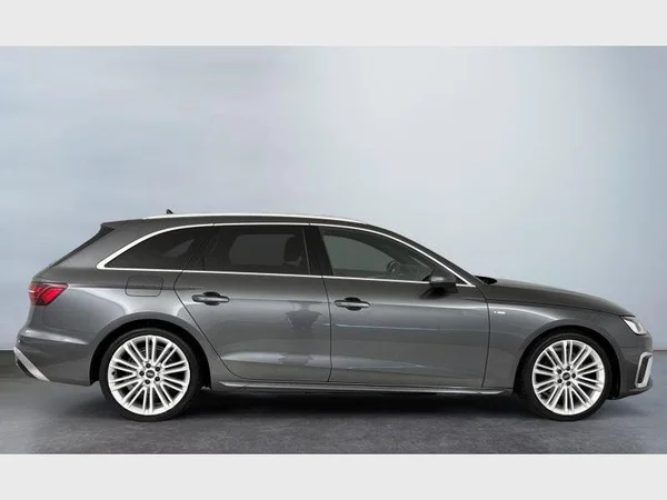 Audi A4 Avant (2023) — foto 23 van 36