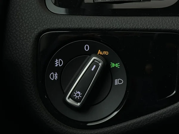VOLKSWAGEN Golf (2018) — foto 19 van 27