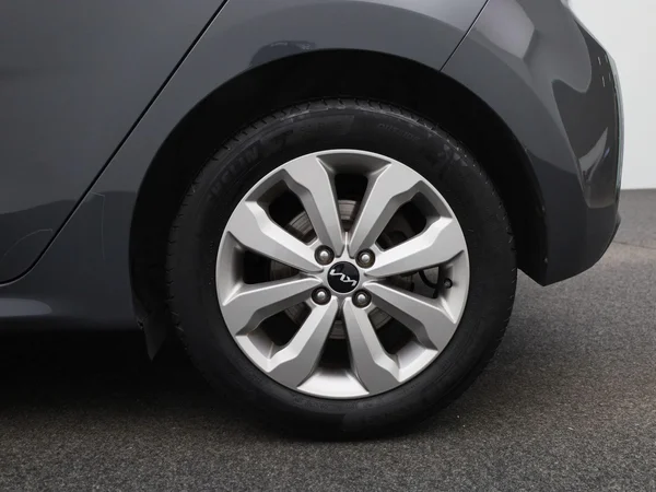 Kia Rio (2023) — foto 7 van 37