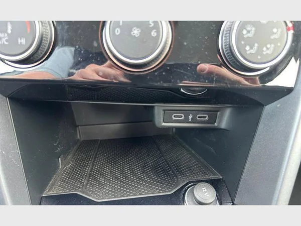 Volkswagen T-Roc (2022) — foto 11 van 29