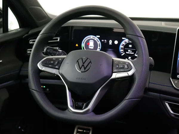 VOLKSWAGEN Tiguan (2025) — foto 14 van 35