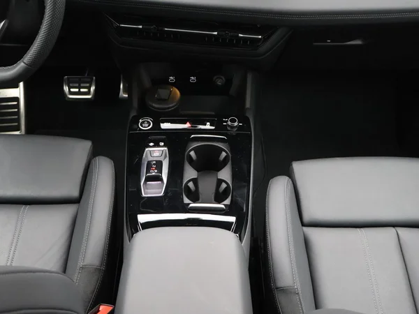 AUDI Q6 e-tron (2025) — foto 16 van 29