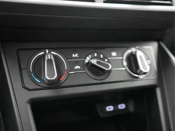 VOLKSWAGEN Polo (2022) — foto 22 van 36
