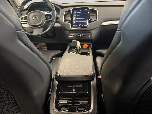 VOLVO XC90 PHEV (2021) — foto 2 van 24