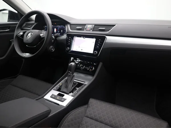 SKODA Superb Combi (2024) — foto 16 van 22