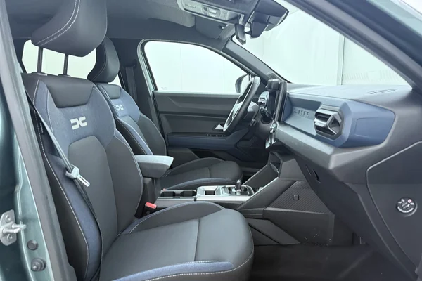 Dacia Duster Hybrid (2025) — foto 11 van 13