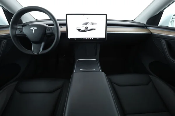 Tesla Model Y (2024) — foto 3 van 16
