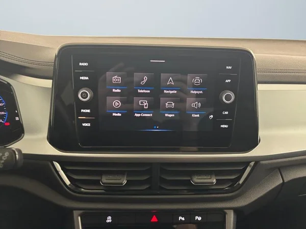 VOLKSWAGEN T-Roc (2024) — foto 9 van 26