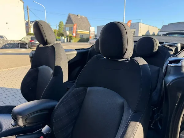 Mini Cooper (2018) — foto 27 van 28