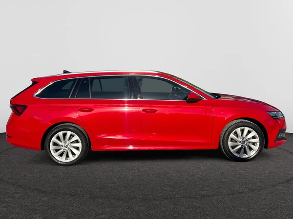 SKODA Octavia Combi (2024) — foto 8 van 17