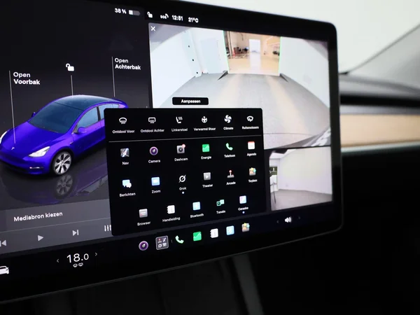 Tesla Model Y (2022) — foto 14 van 41