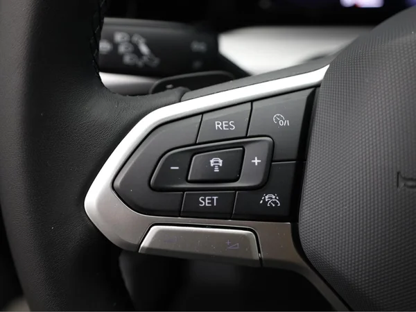 VOLKSWAGEN Golf VIII SW (2024) — foto 7 van 21