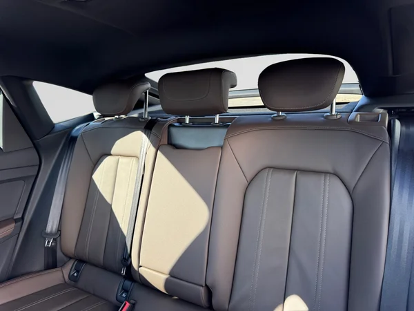 AUDI Q4 Sportback e-tron (2025) — foto 20 van 21