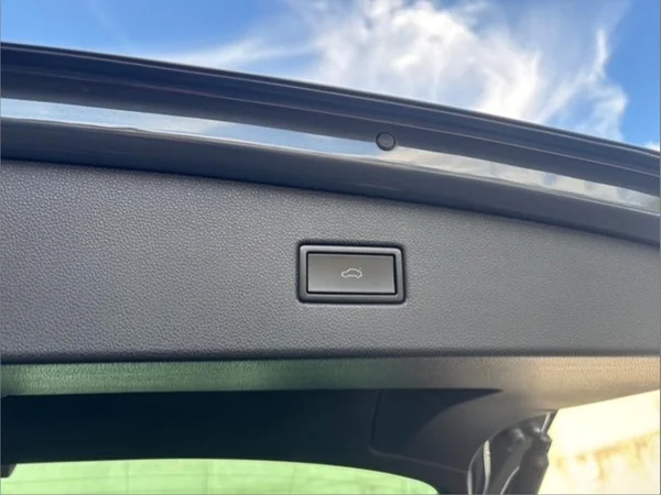 VOLKSWAGEN Tiguan Dsl (2020) — foto 2 van 22